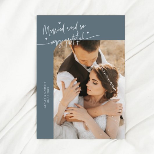 Carte De Remerciements Married and Grateful Wedding Photo Slate Blue