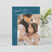 Carte De Remerciements Married and Grateful Wedding Photo Teal (Debout devant)