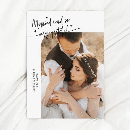 Carte De Remerciements Married and Grateful Wedding Photo White