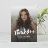 Carte De Remerciements Modern Grad Brush Script Photo Graduation (Debout devant)