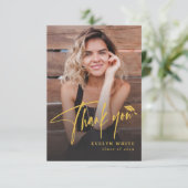 Carte De Remerciements Modern Grad Cap Script Simple Photo Graduation (Debout devant)