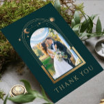 Carte De Remerciements Mystical Green Gold Sun Moon Stars Mariage photo<br><div class="desc">Mystical Chic Green Gold Sun Moon Stars Celestial Astronomy Space Photo Mariage Merci Les cartes offrent le soleil, la lune et les étoiles avec un cadre doré entourant votre photo préférée sur un arrière - plan vert. Au verso, ajoutez votre message de remerciement personnalisé et une image supplémentaire. Personnalisez en...</div>