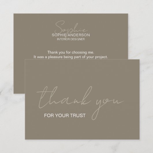 Carte De Remerciements Nom de script de designer d'intérieur Taupe (Devant / Derrière)