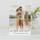 Carte De Remerciements Nous Avons Marié Moderne Design Script Overlay Car (Debout devant)