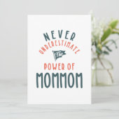 Carte De Remerciements N'underestimez Jamais Le Pouvoir De MomMom (Debout devant)