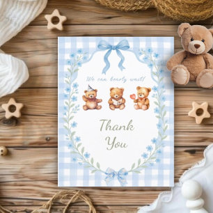 Carte De Remerciements On peut attendre le Baby shower bleu En vichy