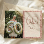 Carte De Remerciements Photo 60th Birthday Party Parties scintillant Rose<br><div class="desc">Célébrez le jalon avec notre exquise Photo 60th Birthday Party Parties scintillant Rose Gold rose Carte de remerciements, conçu pour l'express gratitude avec élégance et style. Glittery Rose Gold Rose Design : Décoré d'or rose chatoyant et d'accents de parties scintillant rose, offrant une esthétique luxueuse et festive. Option photo personnalisée...</div>