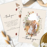 Carte de remerciements photo Boho<br><div class="desc">Ce carte de remerciements de mariage élégant et élégant présente de magnifiques fleurs sauvages d'aquarelle peints à la main, disposés comme une jolie couronne avec une photo fiançailles pour personnalisation. Le dos comprend un beau bouquet de coordination avec du texte pour la personnalisation. Trouvez les éléments correspondants dans la collection...</div>