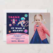 Carte De Remerciements Photo d'anniversaire d'astronaute rose dans l'espa (Devant)