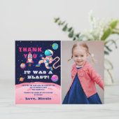 Carte De Remerciements Photo d'anniversaire d'astronaute rose dans l'espa (Debout devant)