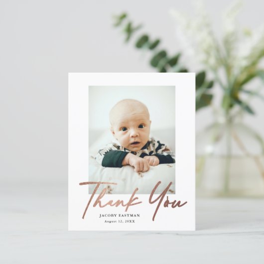 Carte de remerciements photo de bébé à script mini (Debout devant)