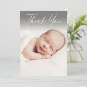 Carte De Remerciements Photo de bébé avec écriture moderne (Debout devant)