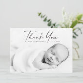 Carte De Remerciements Photo de bébé avec écriture moderne  (Debout devant)