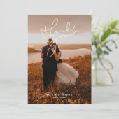 Carte De Remerciements Photo de mariage à script simple moderne (Debout devant)
