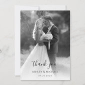Carte De Remerciements Photo de mariage noir et blanc écriture moderne si (Devant)