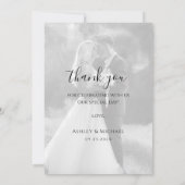 Carte De Remerciements Photo de mariage noir et blanc écriture moderne si (Dos)