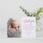 Carte De Remerciements Photo de script moderne bébé (Debout devant)