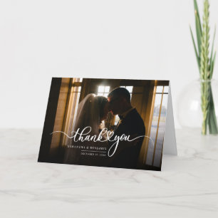Carte De Remerciements Photo du jour de mariage moderne, Lettrée à la mai