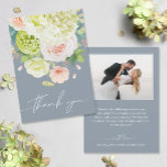 Carte De Remerciements Photo Mariage Chic Watercolor Florals<br><div class="desc">De belles aquarelles blanches et vertes avec des roses roses et crème,  des marguerites,  des petites fleurs et des feuilles sont présentées sur le devant de ces cartes de remerciement bleu poussiéreux mariage. Votre photo et votre message sont imprimés au dos. CORRESPONDANCE d'objets dans notre collection.</div>