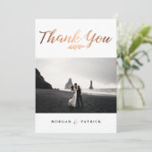 Carte De Remerciements Photo Mariage de script or élégant (Debout devant)