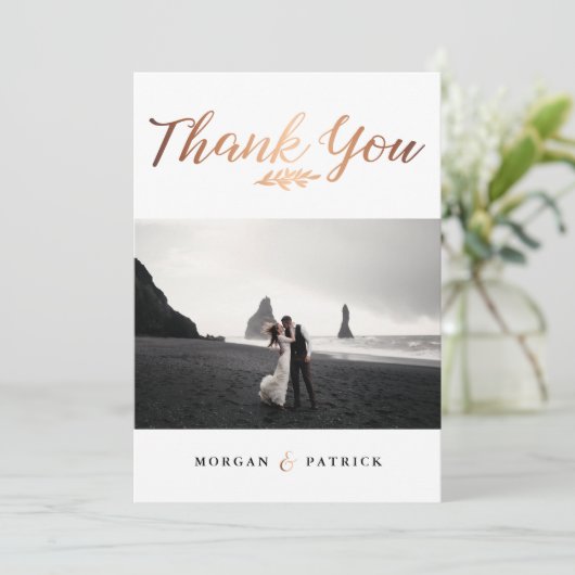Carte De Remerciements Photo Mariage de script or élégant (Debout devant)