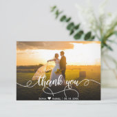 Carte de remerciements photo Mariage lettres main  (Debout devant)