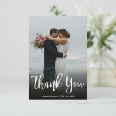 Carte de remerciements photo Mariage lettres main  (Debout devant)