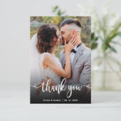 Carte de remerciements photo Mariage lettres main  (Debout devant)