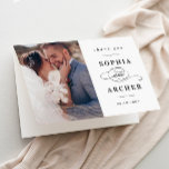 Carte De Remerciements Photo Mariage noir et blanc classique<br><div class="desc">Carte de remerciements photo Mariage noir et blanc classique,  simple et classe. Idéal pour mariage classique moderne,  mariage vintage et mariage formel. Voir toutes les pièces correspondantes dans la collection. Cliquez sur le bouton Modifier pour customiser cette conception.</div>