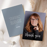 Carte De Remerciements Photo personnalisée Dusty Blue 40th Birthday Party<br><div class="desc">L'avant de cette invitation à l'anniversaire de 40 ans présente la photo de l'invité d'honneur avec les mots "merci" dans l'élégant script de calligraphie blanche superposé. Un écran sombre permet de faire apparaître le texte. Customisez l'envers avec votre message personnel en police blanche sans serif et votre nom en script...</div>