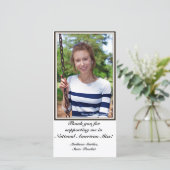 Carte de remerciements publicitaire du concours (Debout devant)