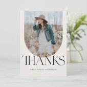 Carte De Remerciements Remise de diplôme Moderne Arch Simple Boho Trois P (Debout devant)