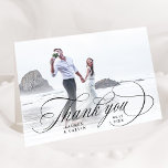Carte De Remerciements Romantique Noir Calligraphie Mariage photo pliée<br><div class="desc">Ce carte de remerciements plié mariage présente des calligraphies élégantes et romantiques avec du texte personnalisé à l'intérieur. Parfait pour les mariages,  anniversaires,  diplômes et autres événements. Pour une personnalisation plus avancée de cette conception,  cliquez sur le BOUTON OUTIL DESIGN BLEU ci-dessus !</div>