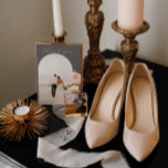 Carte De Remerciements Rose Moody | Romantic Spring Florals Mariage<br><div class="desc">Elégant et simple mariage merci carte recto-verso modèle avec un magnifique script "merci" libre qui peut être changé à n'importe quelle couleur. De beaux roses doux encadrent votre photo avec une photo et une personnalisation supplémentaires sur le dos. Un mariage à l'ambiance fleurie est tout ce dont vous avez besoin...</div>