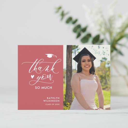 Carte De Remerciements Rose rose Élégant Script Photo Simple Graduation (Debout devant)