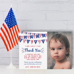 Carte De Remerciements Rouge, blanc et deux 4 juillet photo du 2e anniver<br><div class="desc">Dites merci avec style avec ces cartes de remerciement en rouge tendance et deux 4 juillet photo de 2e anniversaire. La photo et le libellé du modèle sont faciles à personnaliser et votre famille et vos amis seront ravis de recevoir ces fabuleux remerciements.</div>