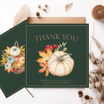 Carte De Remerciements Rustic Emerald Green Automne Citrouille Mariage<br><div class="desc">Rustic Emerald Green Automne Automne Harvest Citrouille Mariage Merci Cartes - Embrassez la chaleur de la saison. Célébrez votre amour au milieu de la beauté de l'automne avec nos cartes de remerciement mariages enchanteresses avec des citrouilles rustiques et des teintes chaudes orange et vert émeraude. Alors que vous "tombez amoureux"...</div>