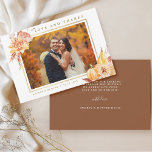 Carte De Remerciements Rustic Fall Floral Mariage Gold Frame Photo<br><div class="desc">Ce carte de remerciements est composé de fleurs rustiques aquarelles et de citrouilles en orange brûlé, or, terre cuite, bordeaux, broussailles avec herbe pampa beige et marron, et texte personnalisé sur le dos. Pour une personnalisation plus avancée de cette conception, cliquez sur le lien "customiser plus loin". Des articles correspondants...</div>