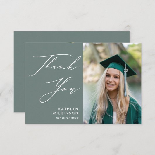 Carte De Remerciements Sage Green Élégant Script Simple Photo Graduation (Devant / Derrière)