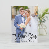 Carte De Remerciements Script de pinceau moderne Mariage Couple Photo (Debout devant)