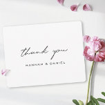 Carte De Remerciements Script moderne simple élégant Mariage noir blanc<br><div class="desc">Cette carte à plat de remerciement tout simplement élégante comprend "merci" dans un script moderne chic en noir et il fonctionne merveilleusement avec une variété d'occasions! Cet élément de la conception ne peut pas être modifié. Mais nous offrons ce design séparément dans une version or, donc s'il vous plaît vérifier...</div>