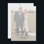 Carte De Remerciements Script rustique Photo Mariage moderne<br><div class="desc">Carte de remerciements moderne de mariage photo avec un design simple avec "merci" dans un style rustique typographie script avec vos noms et date de mariage sur votre photo préférée avec une superposition opaque. Cette carte de remerciements élégante à la disposition minimaliste conviendra à tous les styles de mariage.</div>