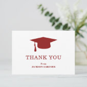 Carte De Remerciements Simple Burgundy Mortar Board Modernité Graduation (Debout devant)