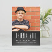 Carte de remerciements simple de graduation photo  (Debout devant)