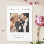 Carte De Remerciements Simple Elegant Gold Typography Mariage photo<br><div class="desc">Ce modèle de mariage photo simple et chic présente un design élégant, minimaliste et moderne. La forme par défaut est les angles arrondis standard, mais les angles arrondis fonctionnent aussi merveilleusement avec ce design, alors essayez les deux regards et voyez lequel vous attrape! L'avant présente votre photo préférée, vos prénoms...</div>