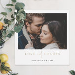 Carte De Remerciements Simple Elegant Gold Typography Mariage photo<br><div class="desc">Ce modèle de mariage photo simple et chic présente un design élégant, minimaliste et moderne. Veuillez consulter notre magasin pour une version de cette carte avec tout le texte noir sur le devant, ainsi qu'une version rectangulaire de cette conception en différentes couleurs de texte ! L'avant présente vos prénoms sous...</div>