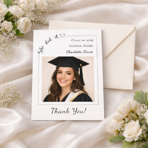 Carte De Remerciements Simple photo moderne Diplômée Elle l'a fait