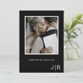 Carte De Remerciements  Simple script moderne monogramme photo noir blanc (Debout devant)