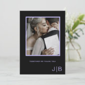 Carte De Remerciements Simple script photo en noir et monogramme lavande  (Debout devant)