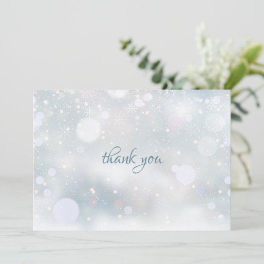 Carte De Remerciements Snowflakes d'hiver Élégant script moderne (Debout devant)